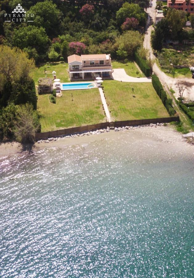 Luxury Villa Hera - Beachfront Roda  Exterior photo
